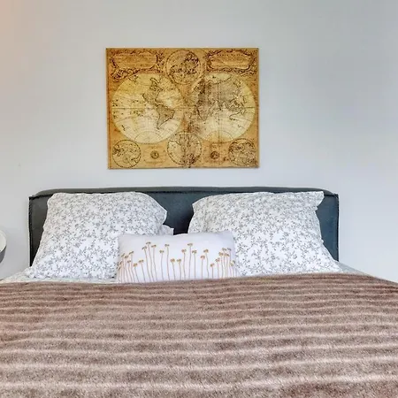 L'Escale Maison Bleue Proche Chantiers Atlantique Holiday home *